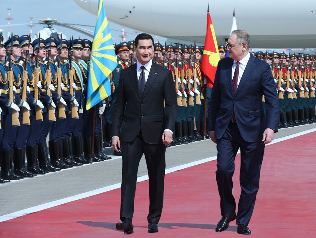 Президент Туркменистана прибыл в Москву