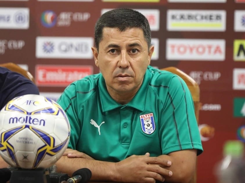 Ýazguly Hojageldiýew Ronaldinýo bilen güýç synanyşar