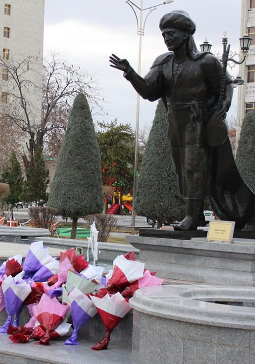 В Ашхабаде торжественно отметили 580-летие со дня рождения Алишера Навои