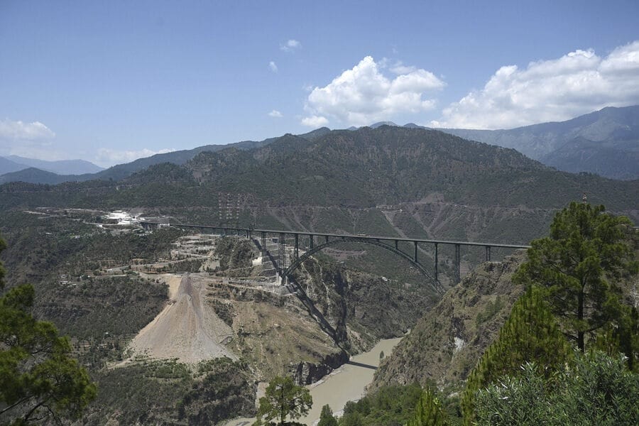 В Индии открыли самый высокий железнодорожный мост в мире