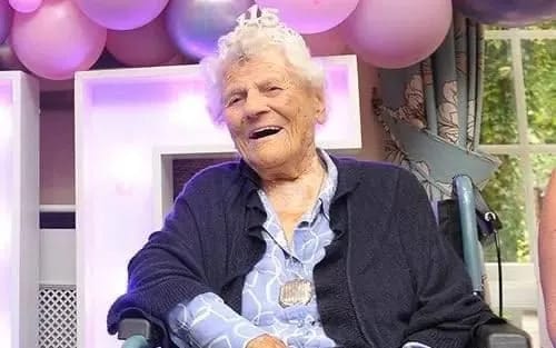 Ýeriň iň uzak ýaşly zenany uzak ömrüniň syryny paýlaşdy