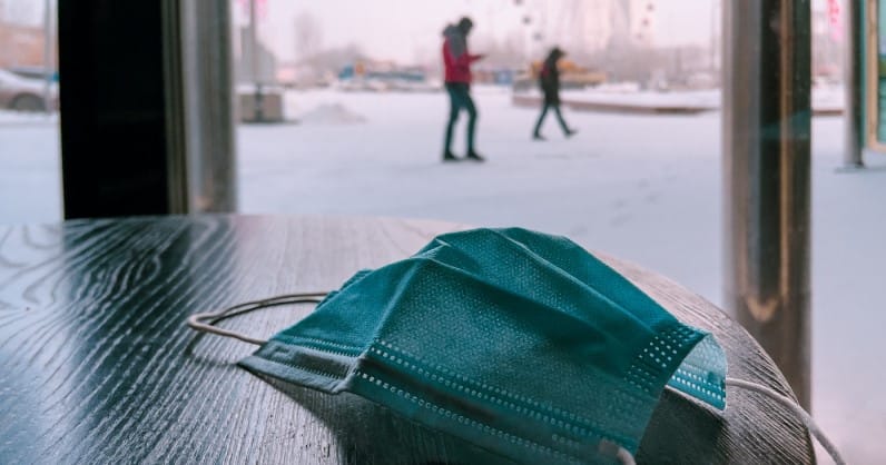 Испания отменила обязательное ношение масок в помещениях