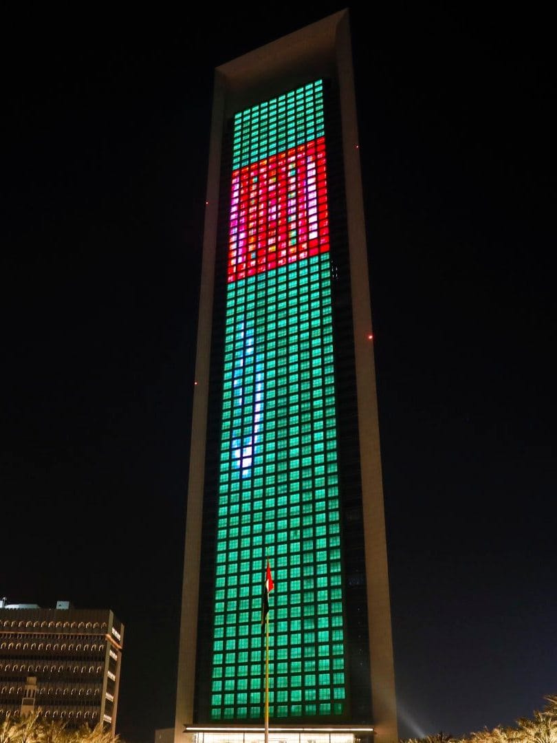 Небоскреб в Абу-Даби окрасили в цвета флага Туркменистана