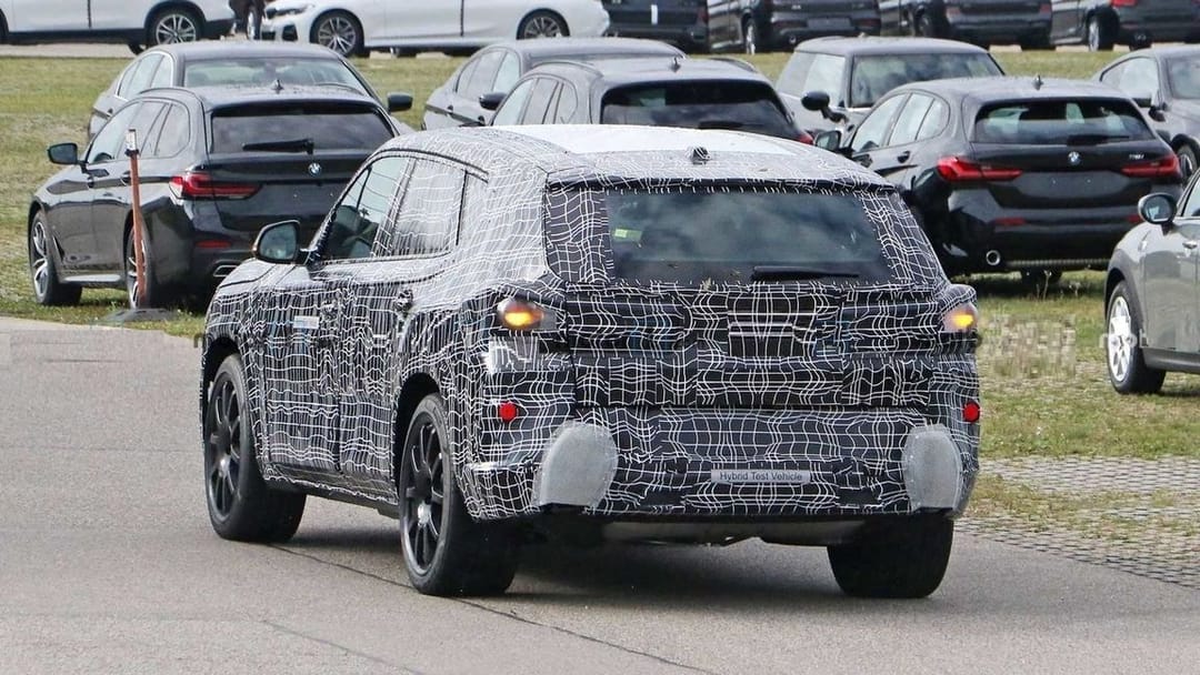 Новый BMW X8 заснят во время тест-драйва