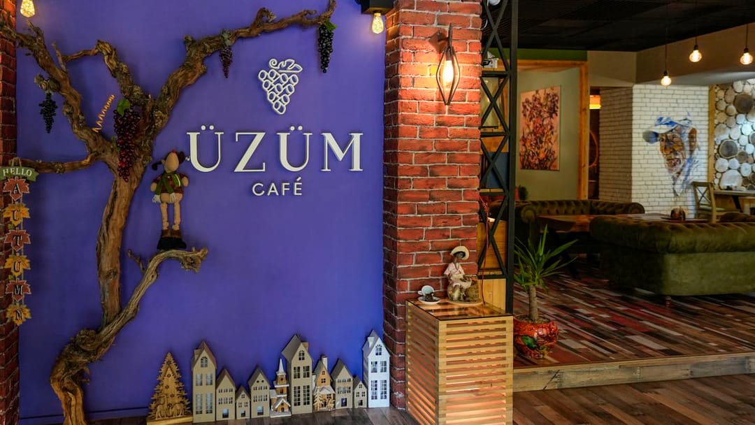 Кафе Üzüm предлагает 15 видов блюд на завтрак 