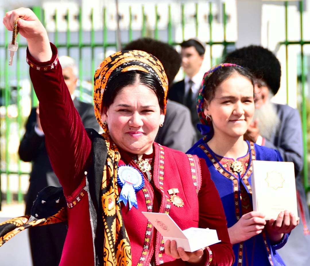 Многодетным семьям в Туркменистане вручены ключи от комфортабельных квартир