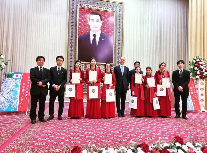 В туркменском вузе прошел конкурс по ораторскому искусству на японском языке