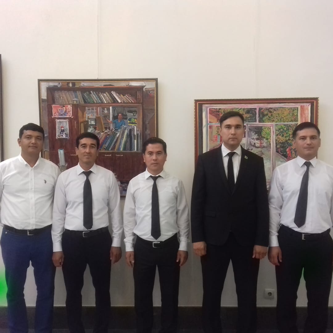 В Ашхабаде открылась выставка пяти художников