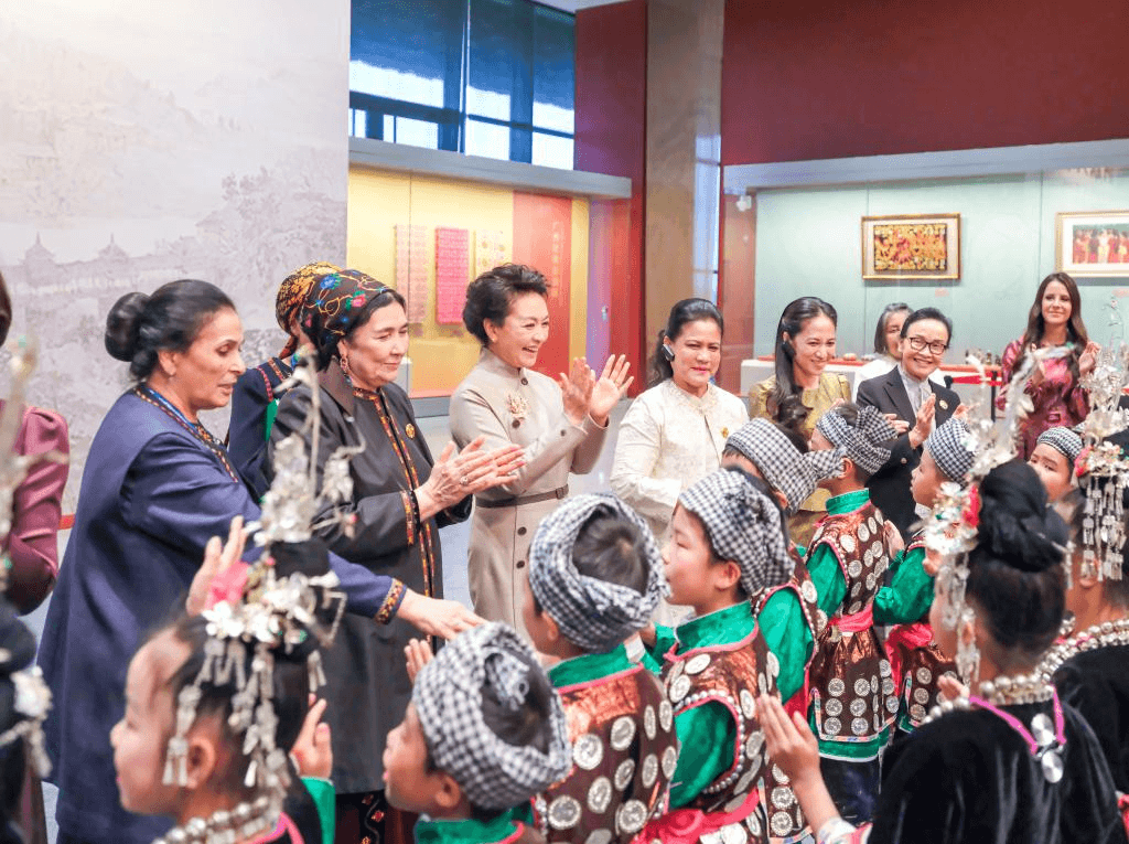 Si Szinpiniň maşgalasy Türkmenistana sapar bilen çagyryldy
