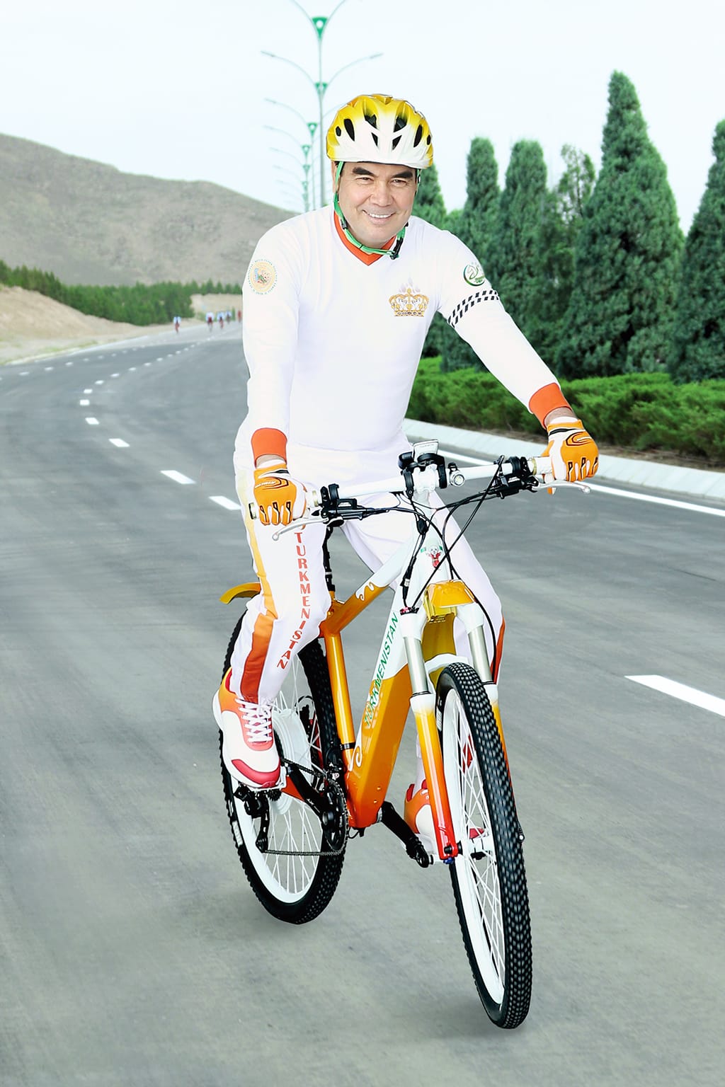 Президент Туркменистана награждён высшей наградой UCI за вклад в развитие велоспорта