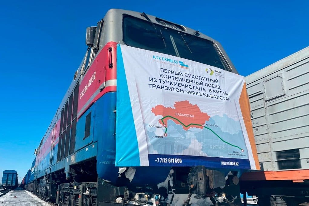Из Туркменистана в Китай через Казахстан прибыл первый контейнерный поезд