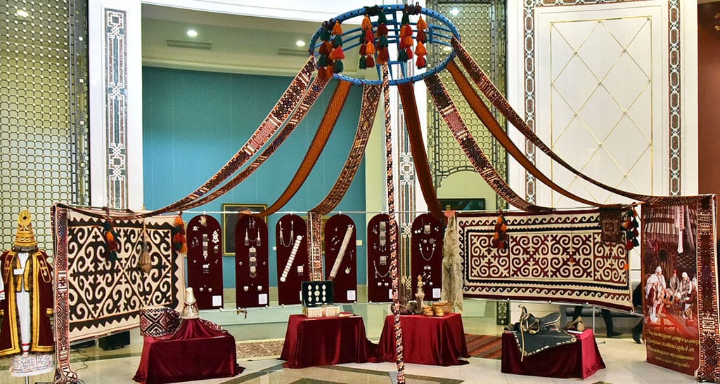 Ашхабадцы познакомились с традициями и прикладным искусством Казахстана