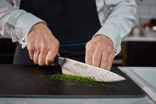 Kot-d’Iwuarda aşpez 15 müň nahar bişirip rekord goýdy