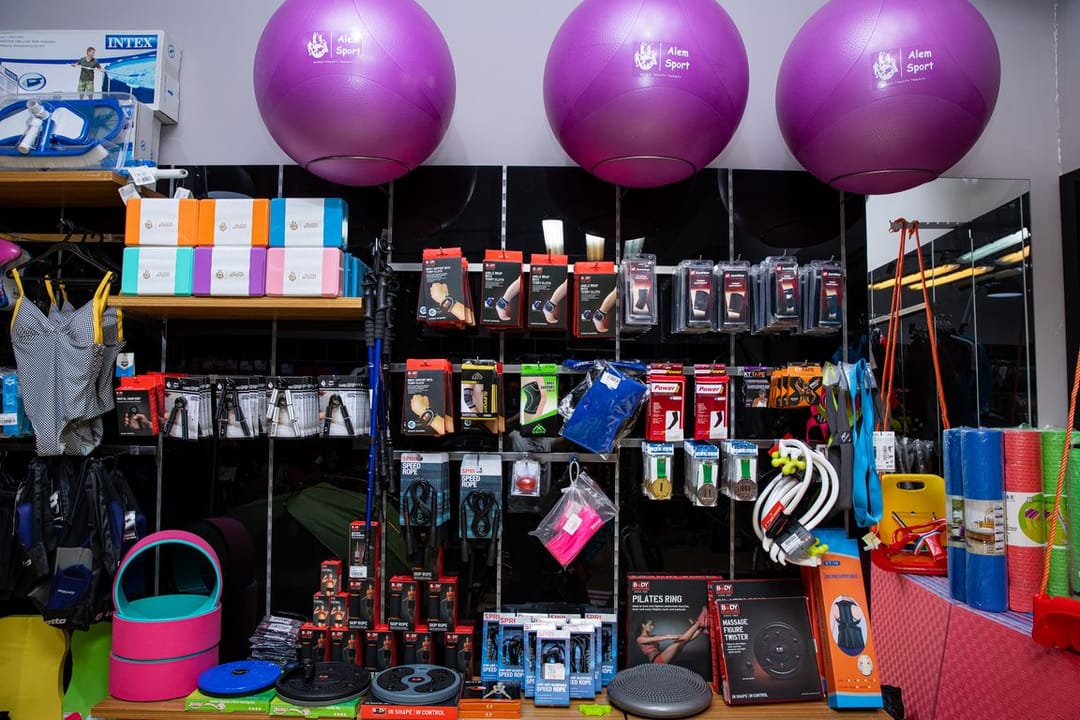 В ашхабадском магазине Alem Sport accessories and equipments можно приобрести все для занятий йогой