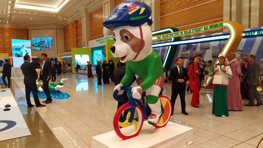 В Ашхабаде открылась международная выставка, посвященная образованию и спорту