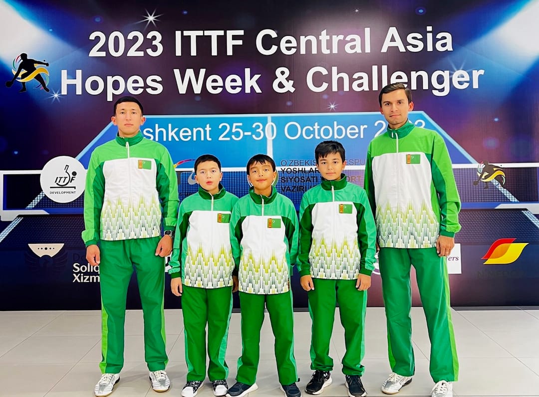 The Turkmen table tennis team improves its skills at a training camp in Tashkent