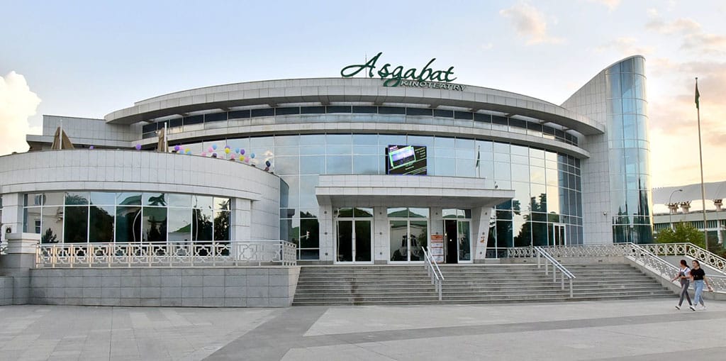 В Туркменистане проходит показ американских фильмов