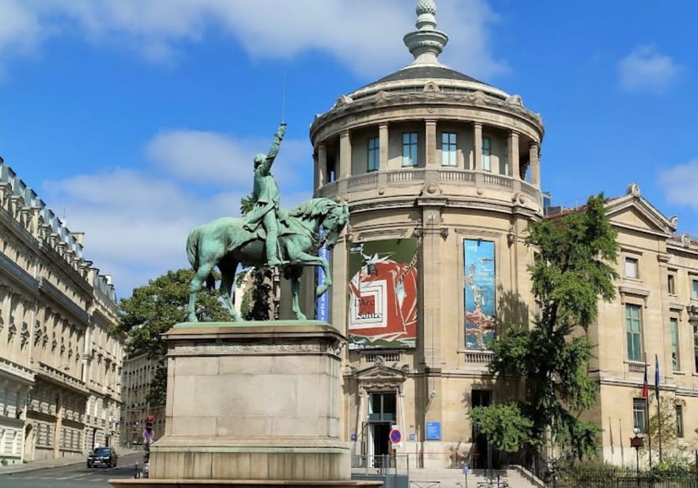 Туркменский посол во Франции провел встречу с директором Музея Гиме