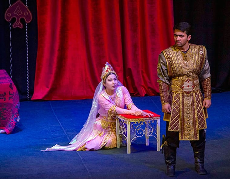 В Студенческом театре Ашхабада состоялся показ спектакля по дестану эпоса «Огузнама»