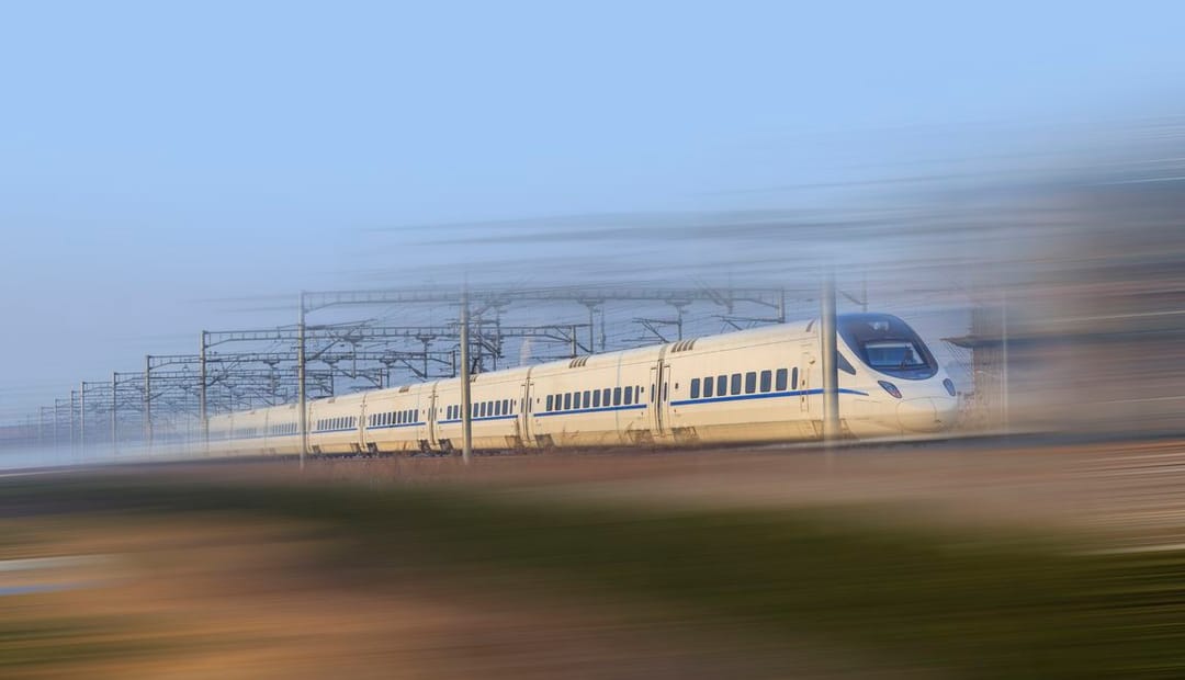 A high-speed train capable of reaching speeds of up to 1000 km/h has been tested in China