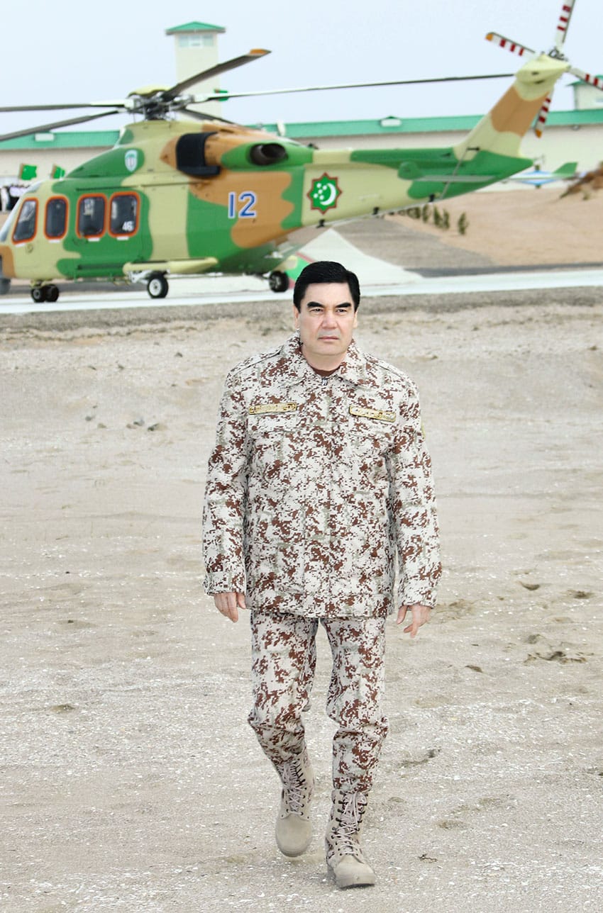 Президент Туркменистана открыл новый комплекс зданий погранзаставы «Аваза»