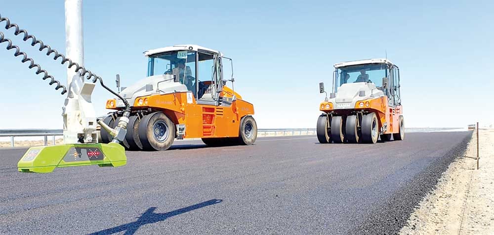 Aşgabat ― Türkmenabat awtobanynyň üçünji tapgyrynyň gurluşygynda grawi daşlary düşelip başlandy