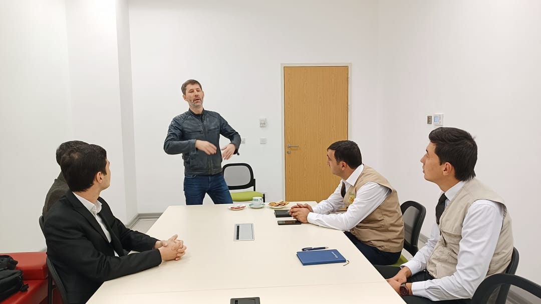 Телеоператор МТРК «МИР» провел мастер-класс в МИЦ Туркменистана