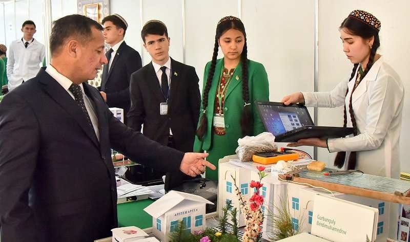 Türkmenistanda mekdep okuwçylarynyň iň gowy taslama işleri saýlanyldy