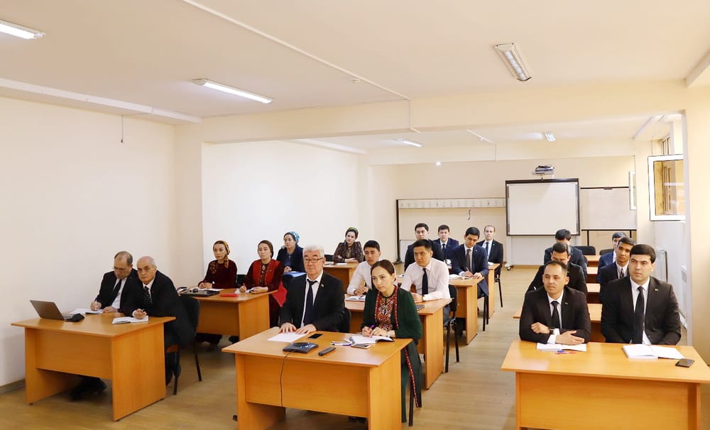 В Ашхабаде проходит пятидневный семинар «Глобальные тренды цифровой экономики»