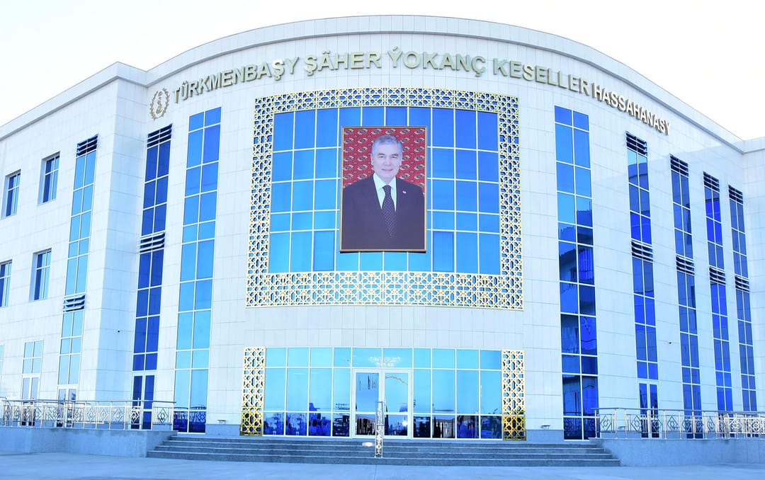 Сердар Бердымухамедов открыл инфекционную больницу в Туркменбаши