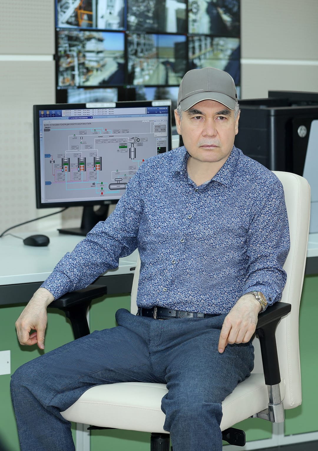 Бердымухамедов провёл рабочее совещание на заводе по производству бензина из природного газа