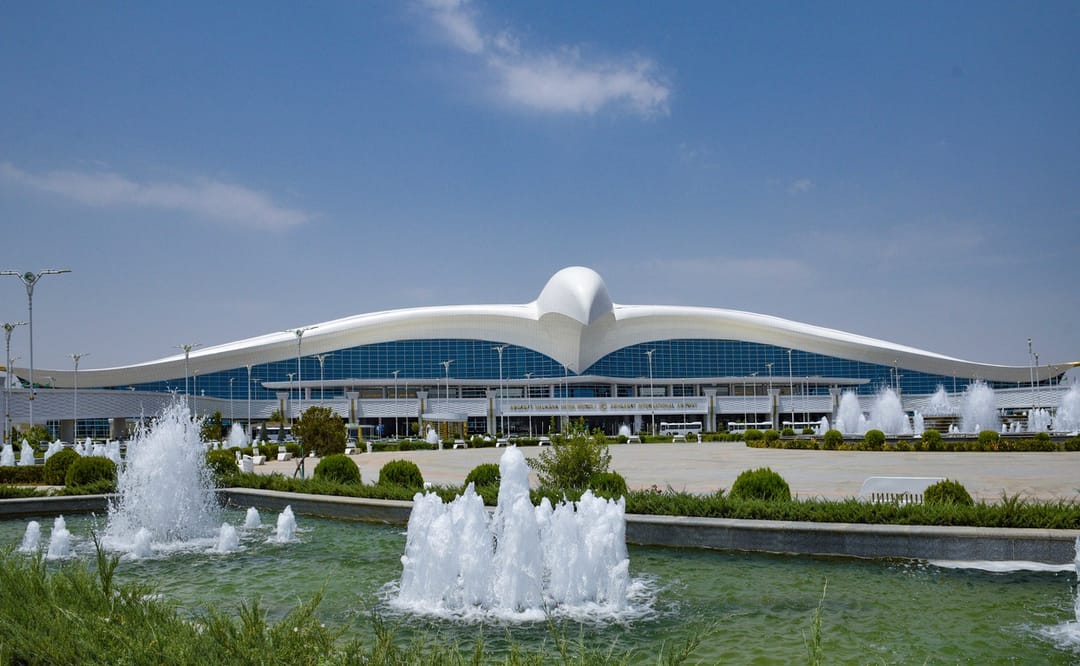 Президент Туркменистана вернулся в Ашхабад