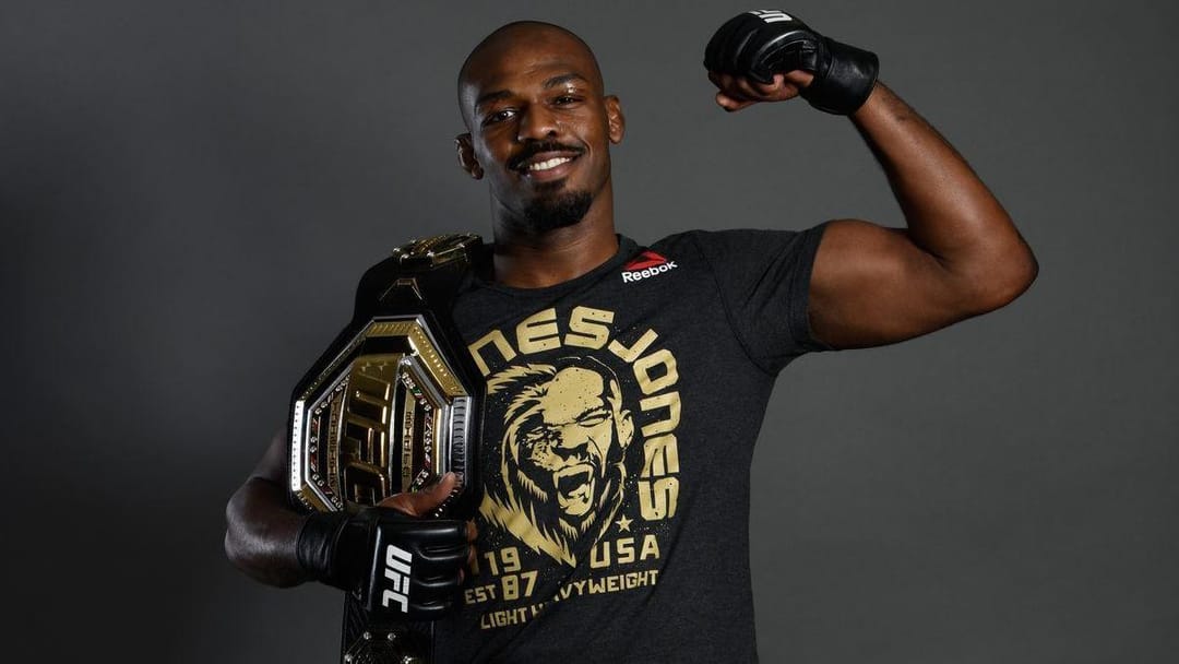 Джон Джонс победил Сирила Гана в бою за титул чемпиона UFC в тяжелом весе