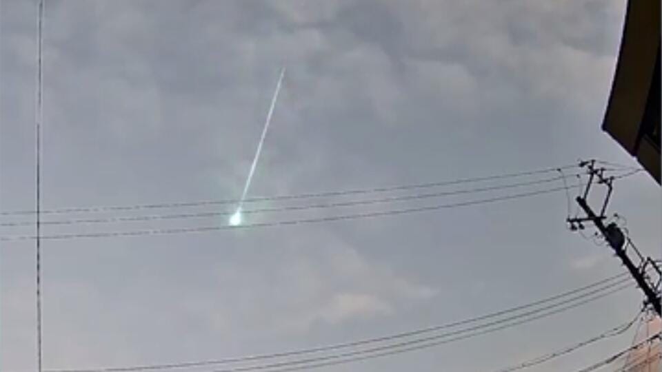 Ýaponiýanyň üstünden «otly şar» uçup geçdi