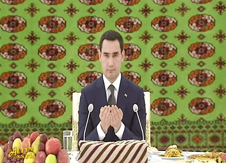 Serdar Berdimuhamedow haj zyýaraty mynasybetli toý sadakasyny berdi