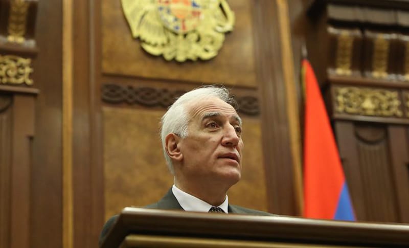 Бердымухамедов поздравил Ваагна Хачатуряна с избранием на пост Президента Армении