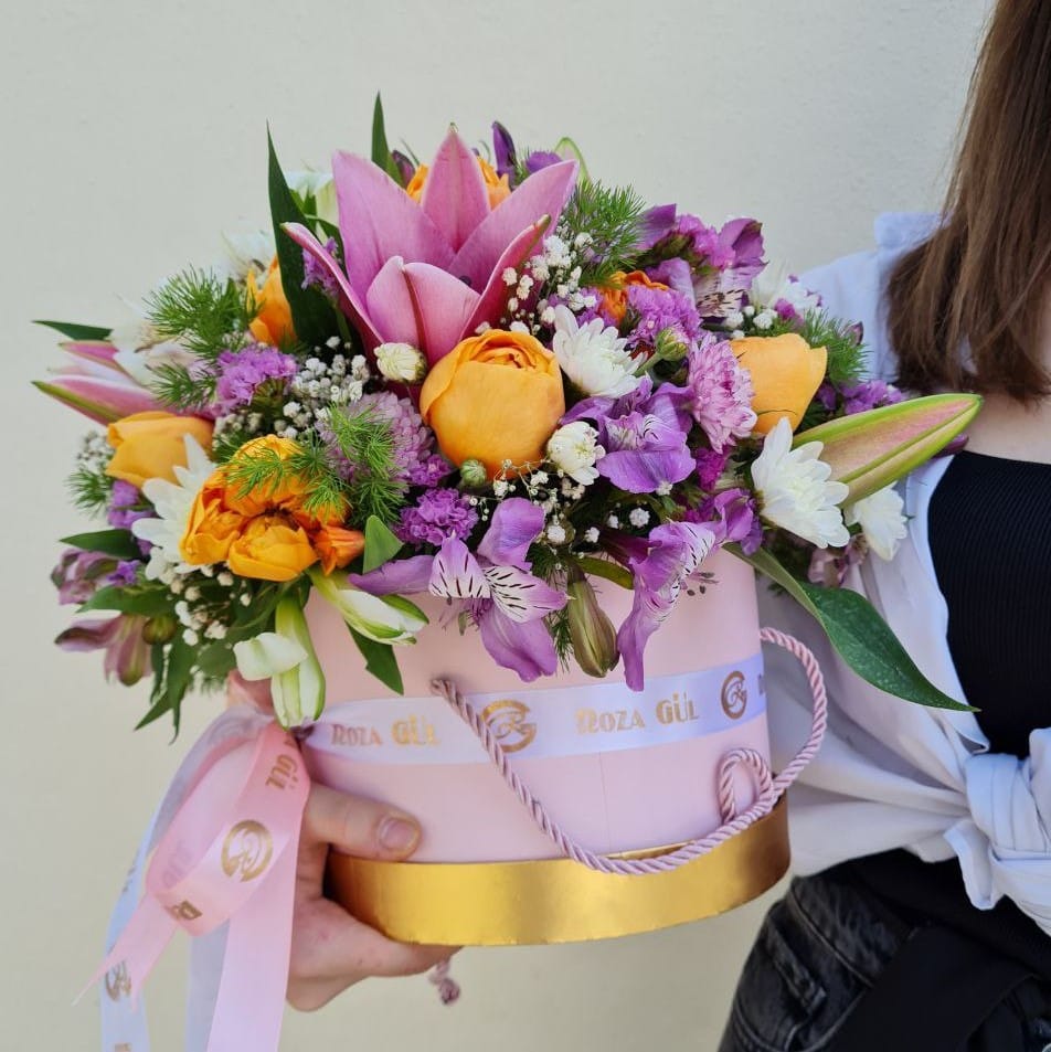 Without unnecessary decorations and signs of lethargy: how flower arrangements are created in the Roza Gül chain