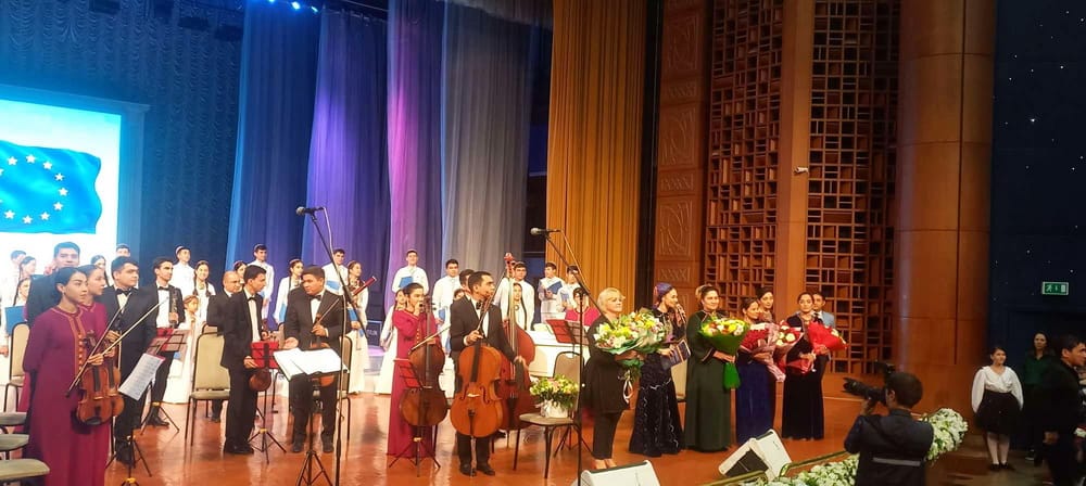 В Ашхабаде с большим успехом прошел концерт детского хора под управлением Виты Тимермане  