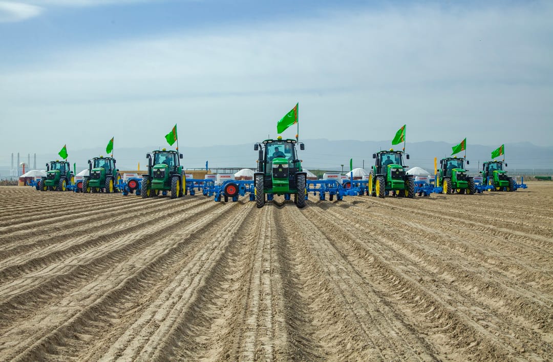Сердар Бердымухамедов заслушал отчет о ходе сельскохозяйственных работ в АПК