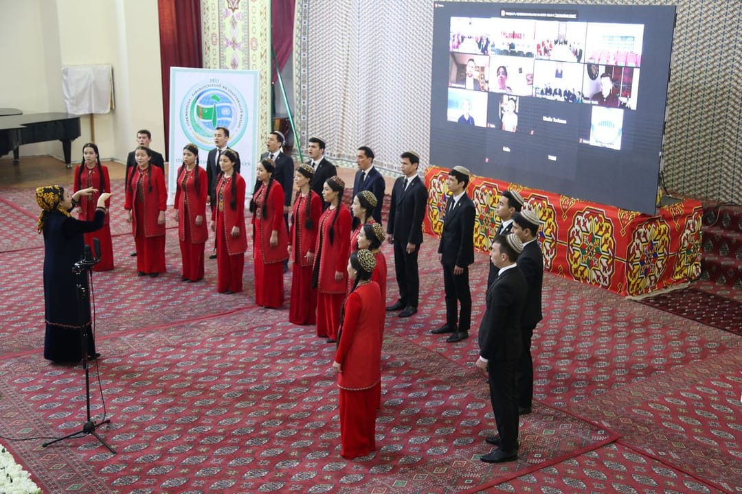 Американский ReVoiced провёл мастер-класс для юных музыкантов Туркменистана