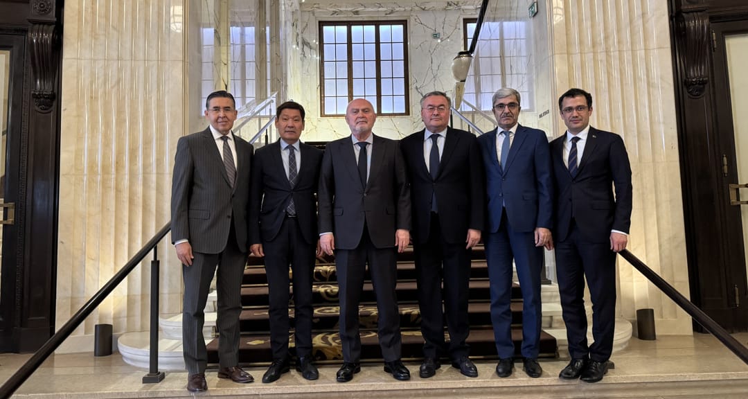 Türkmenistanyň başlangyjy bilen Wenada Merkezi Aziýa ýurtlarynyň ilçileriniň hem-de ÝHHG-niň Baş sekretarynyň arasynda duşuşyk geçirildi