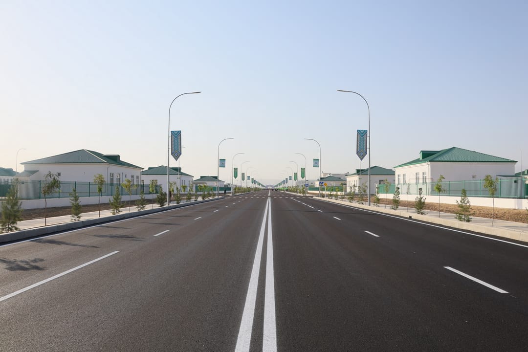 В Туркменистане открыли современное село на 400 домов