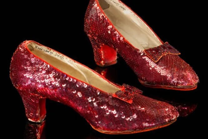 Аукционный дом объявил о продаже туфель Дороти за $32,5 млн
