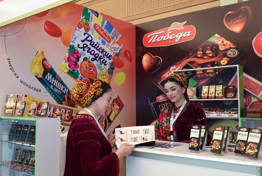 В Туркменистане на выставке ITSE 2025 представлена продукция кондитерской фабрики «Победа»