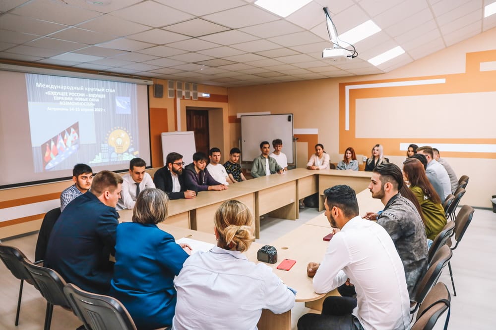 Молодежь из Туркменистана приняла участие в круглом столе «Будущее России - будущее Евразии»