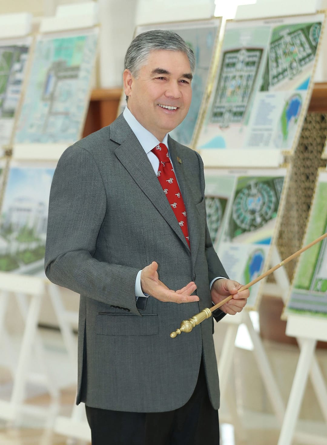 Бердымухамедов ознакомился с проектами строительства новых объектов в Ашхабаде