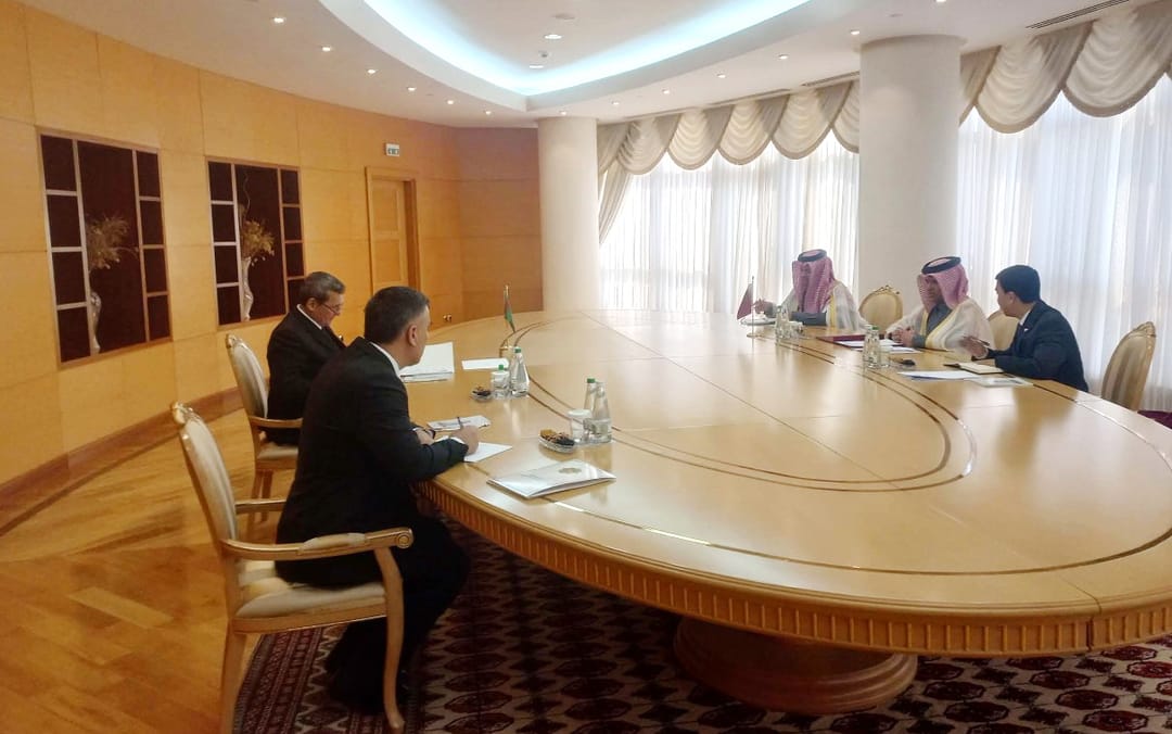 Глава МИД Туркменистана встретился с послом Государства Катар 