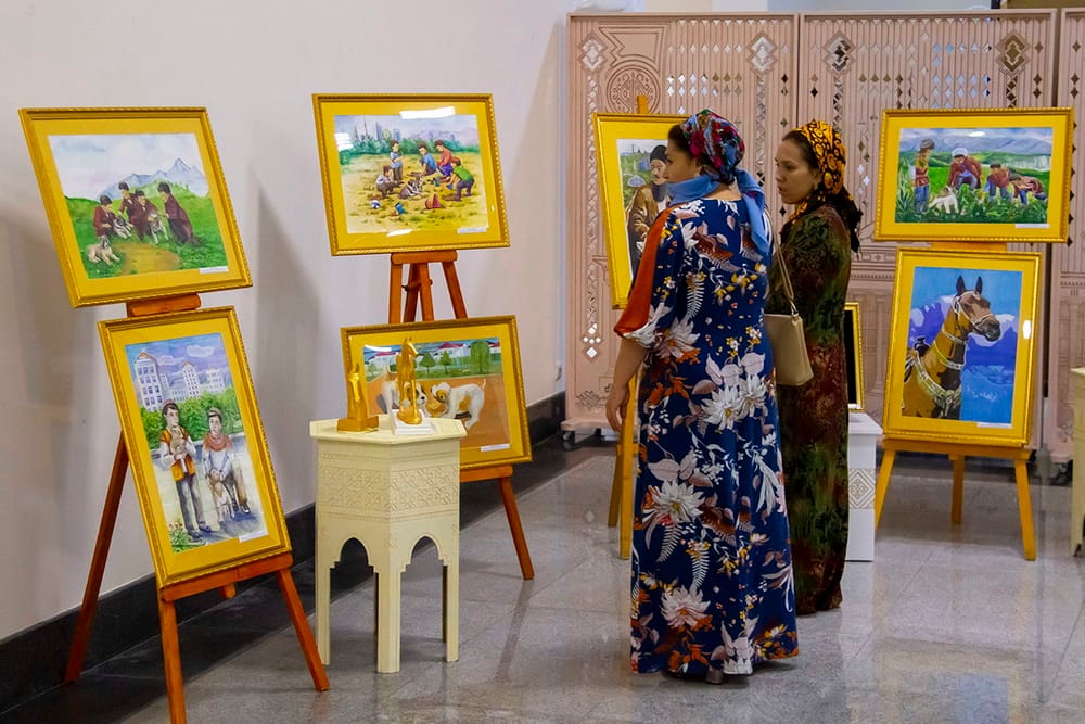 В Ашхабаде открылась выставка работ выпускников Детской художественной школы им.Бяшима Нурали 