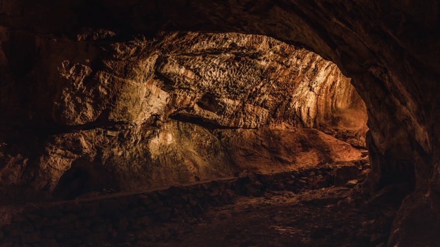 Древнее наскальное изображение людей на лыжах было найдено в Китае
