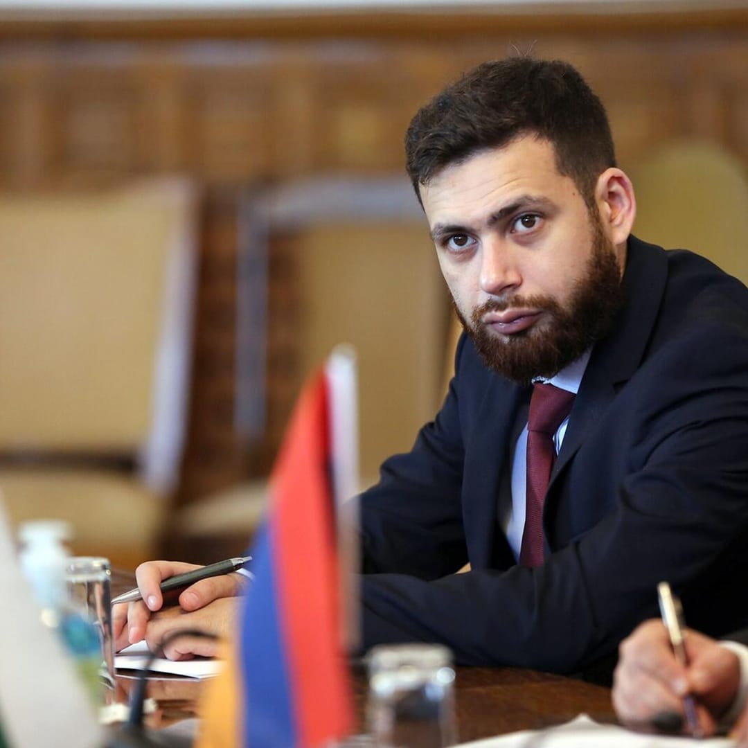 Ermenistanyň DIM-niň başlygynyň orunbasarlygyna dolandyryjy partiýanyň 28 ýaşly agzasy bellendi